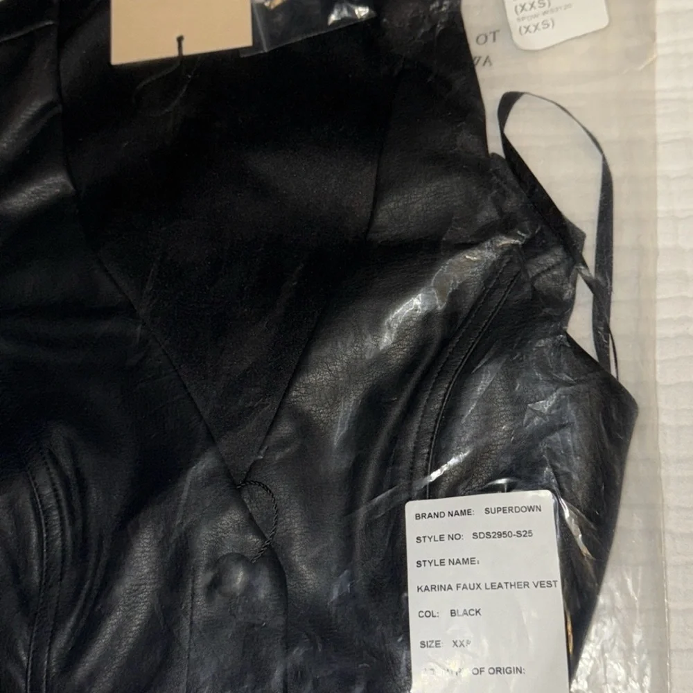 Superdown Karina Faux Leather Vest and Melania micro short - Picture 9 of 13